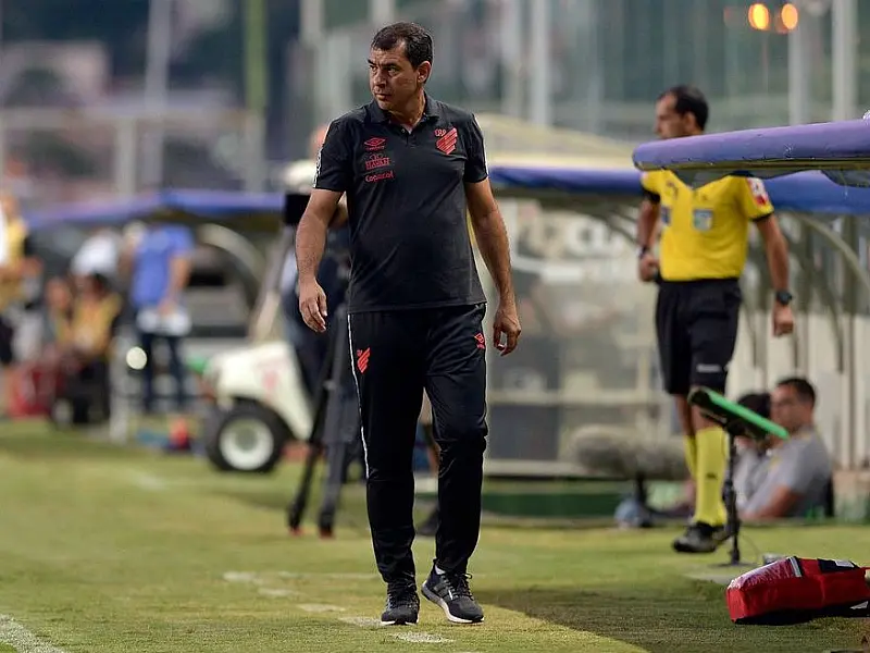 Técnico Carille é demitido horas após goleada do Athletico na Bolívia