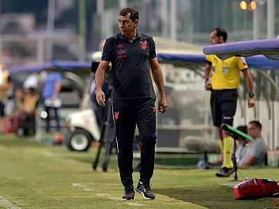 Técnico Carille é demitido horas após goleada do Athletico na Bolívia