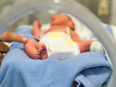 Novembro Roxo conheça a importância do aleitamento materno para bebês prematuros