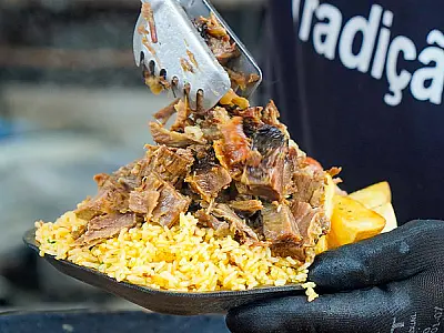 Mais de 8 mil pessoas participam do 1º Festival do Torresmo no Forte Itapema