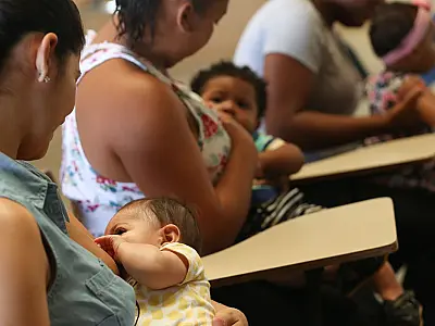 Desigualdades de gênero e raça sobrecarregam mulheres no cuidar
