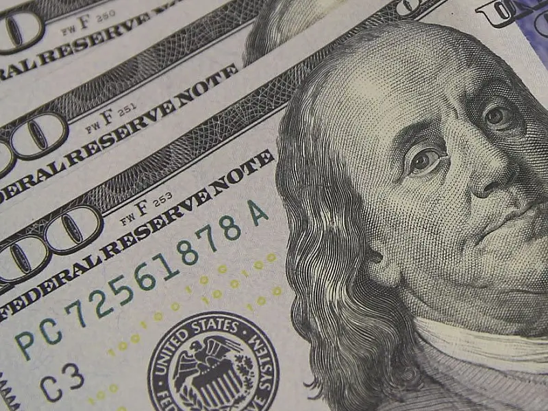 Dólar cai para R$ 4,96 com alívio de lockdown em região da China