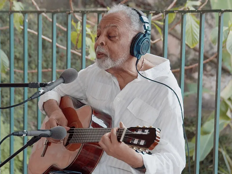 Gilberto Gil lança "No Woman No Cry" com o Instituto Playing For Change, de Curitiba