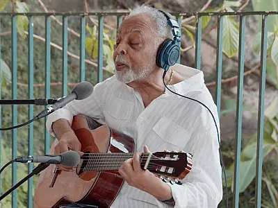 Gilberto Gil lança "No Woman No Cry" com o Instituto Playing For Change, de Curitiba
