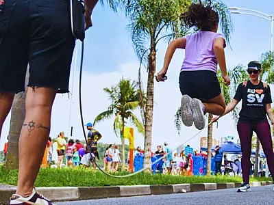 Rua da FelizCidade reúne centenas de pessoas em primeiro domingo de lazer em São Vicente