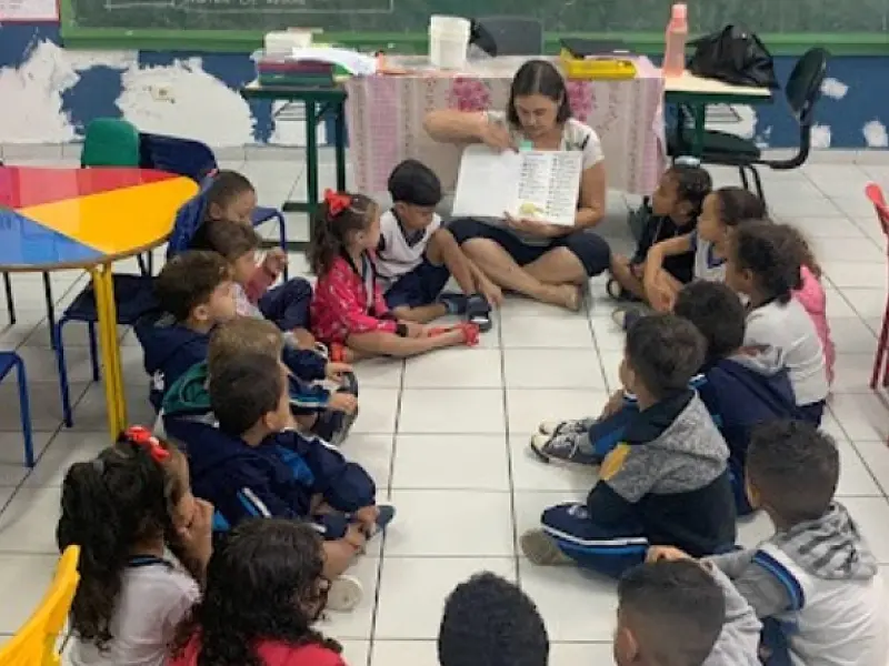 Proposta didática de professora da rede municipal é apresentada em curso nacional de especialização