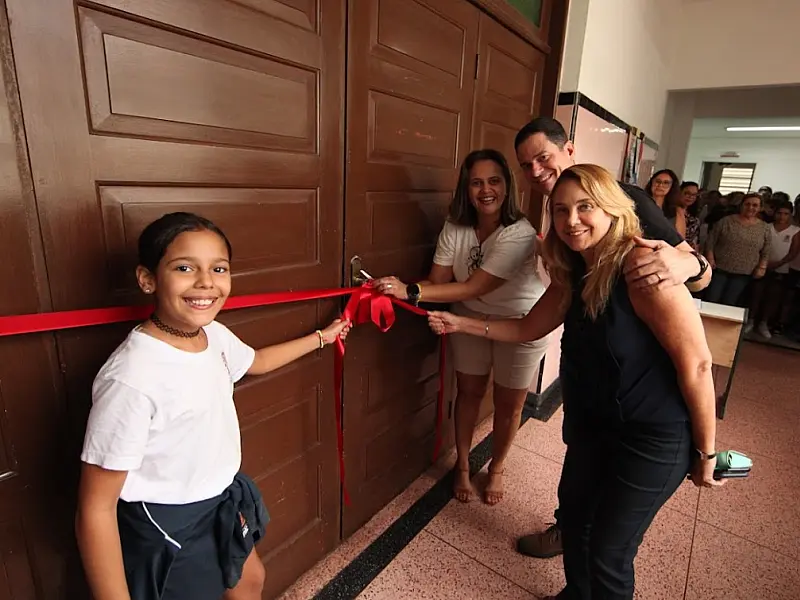 Escola Municipal inaugura anfiteatro com recursos do Orçamento Participativo