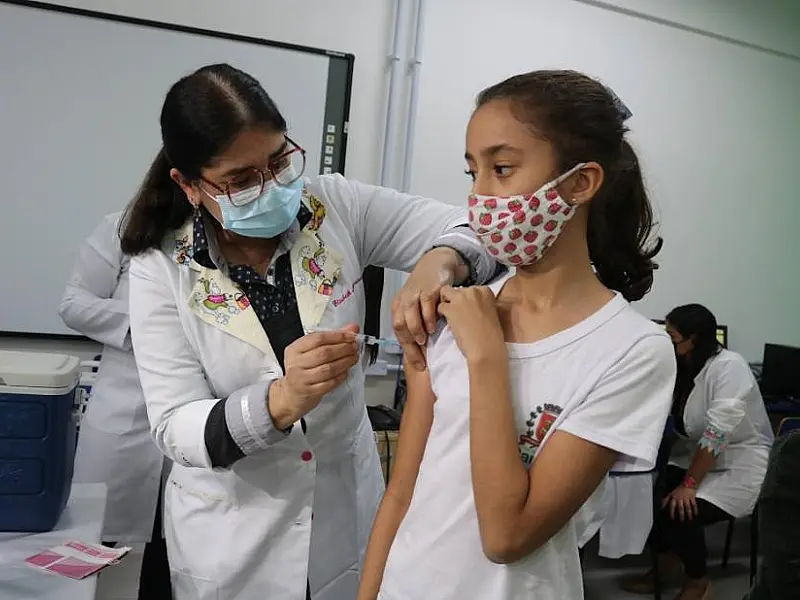 Santos amplia vacinação contra HPV e meningite para adolescentes
