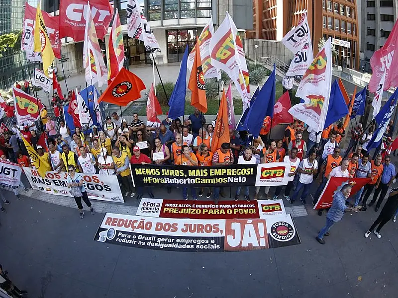 Centrais sindicais promovem em São Paulo ato pela queda dos juros