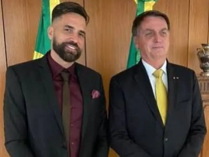 Latino diz ser vítima de censura e defende Bolsonaro