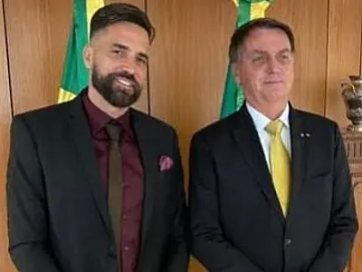 Latino diz ser vítima de censura e defende Bolsonaro