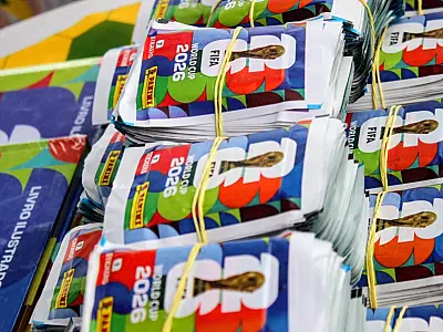 Píer do Pelé segue com trocas de figurinhas da Copa aos domingos em São Vicente