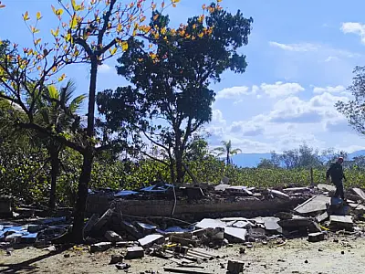 Força-tarefa remove edificações construídas irregularmente em área ambiental de Santos