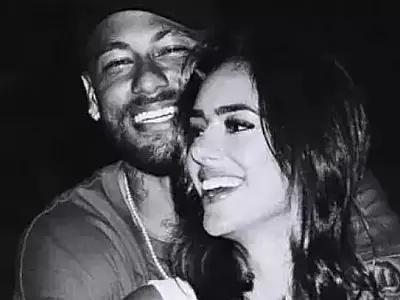 Namorada de Neymar compartilha foto preferida com o jogador