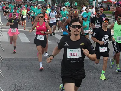 Corrida da Esperança é atração neste domingo na orla da Santos. Confira alterações no trânsito