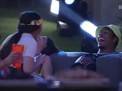 Jade convida PA para quarto Lollipop, mas ele recusa e diz que não quer sair do BBB