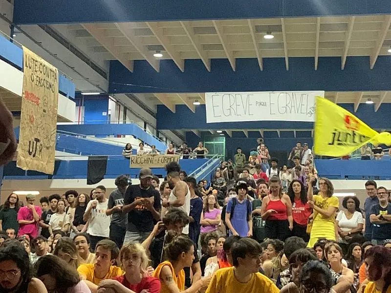 Estudantes da USP aprovam greve a partir desta quinta (21)