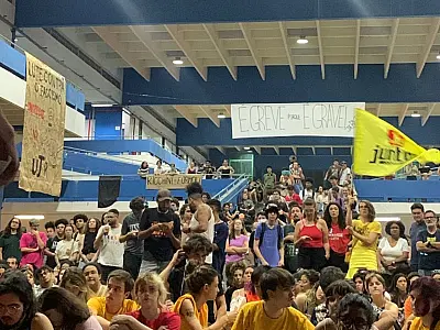 Estudantes da USP aprovam greve a partir desta quinta (21)