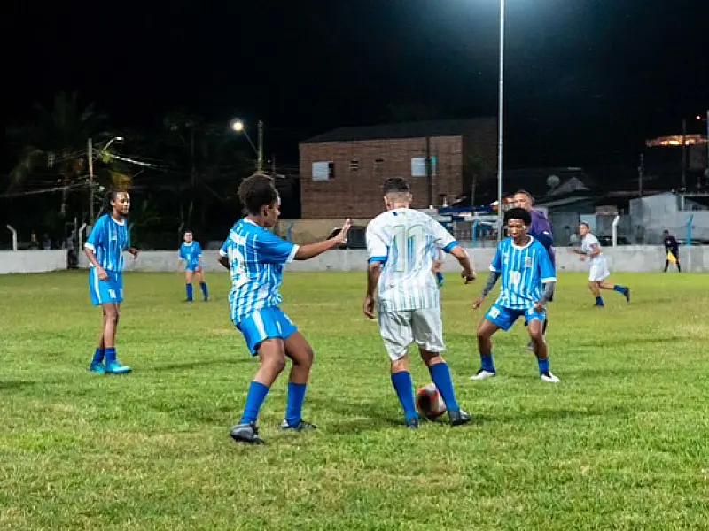 Iluminação no campo do União beneficia esportistas e moradores