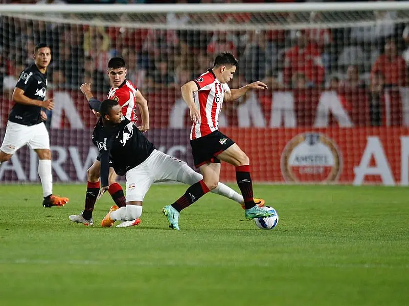 Jogando na Argentina, Bragantino perde de 2 a 0 para o Estudiantes