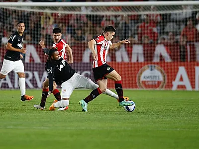 Jogando na Argentina, Bragantino perde de 2 a 0 para o Estudiantes