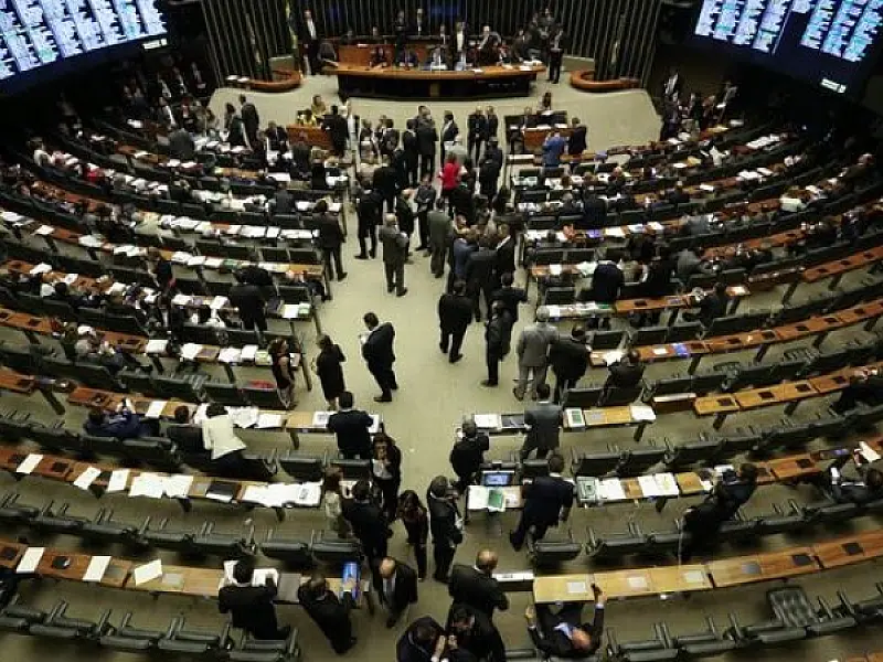 Deputados Estaduais e Federais já podem tentar a troca de partido