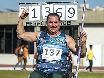 Beth Gomes quebra recorde mundial paralímpico no lançamento de dardo