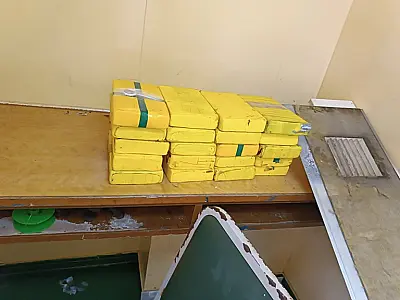 PF apreende tabletes de cocaína no interior de navio no Porto de Santos