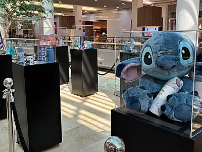 Praiamar Shopping promove 'meet & greet' em comemoração ao lançamento do filme Lilo & Stitch