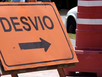 Via no Bairro Boqueirão é interditada para obras da Sabesp