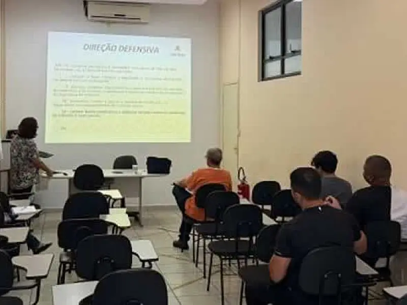 Curso de motorista ajuda santistas na busca por uma nova profissão