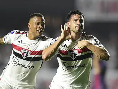 Em Morumbi lotado, São Paulo vence e vai às quartas da Sul-Americana