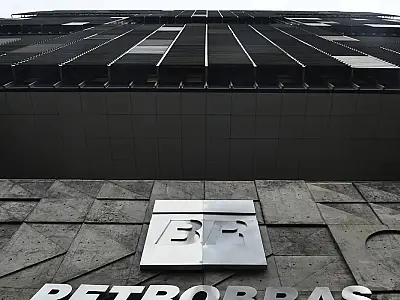 Petrobras assina venda de participação em dois campos em Santos