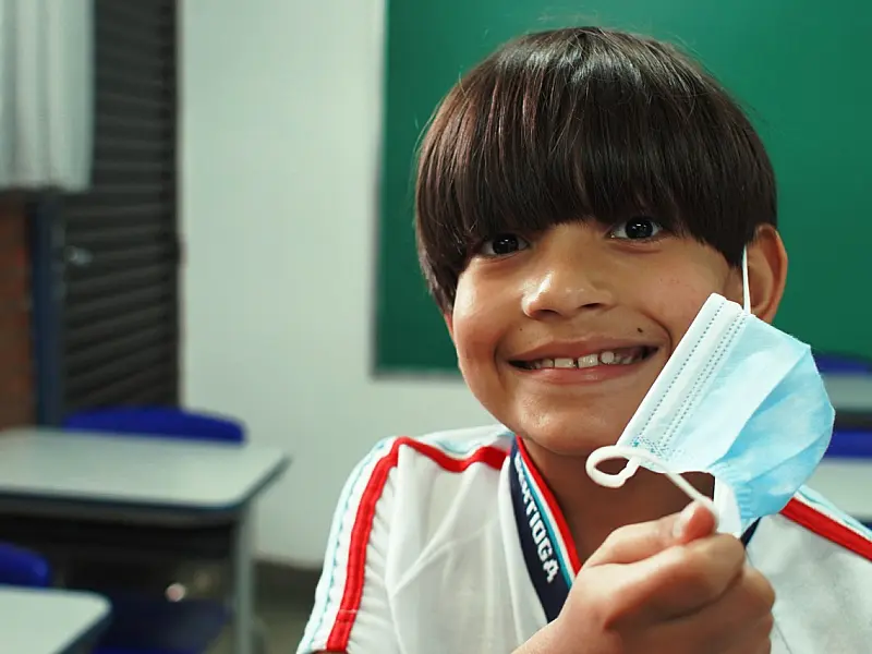 Uso de máscara deixa de ser obrigatório nas escolas