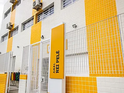 Museu Pelé recebe alunos da primeira unidade escolar do mundo a ter o nome do atleta