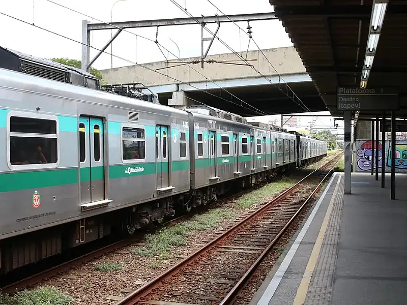 Descarrilamento interdita linhas Coral e Safira em São Paulo