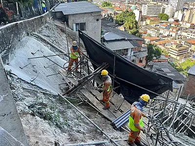 Avançam obras de contenção e drenagem em morro de Santos