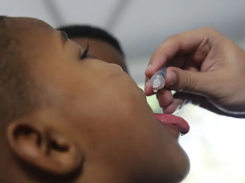 Campanha de vacinação contra a pólio termina hoje