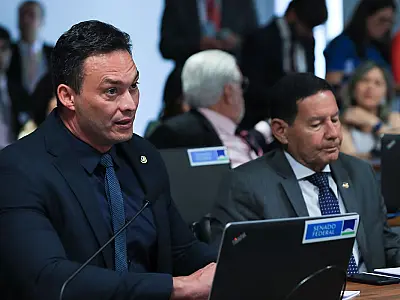 Senado aprova equiparação de milícias e facções a terroristas