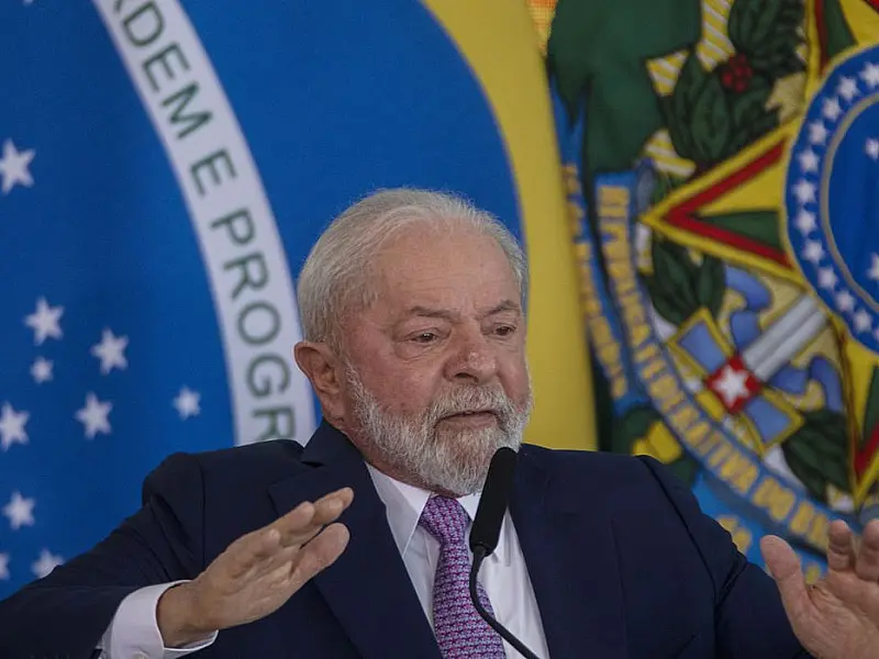 Lula: país poderia ser 4ª economia global, mas caiu em mundo obscuro