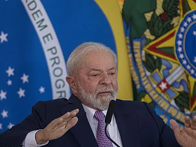 Lula: país poderia ser 4ª economia global, mas caiu em mundo obscuro