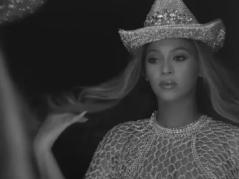 Beyoncé revela que tem psoríase e se abre sobre 'relação sagrada' com seu cabelo