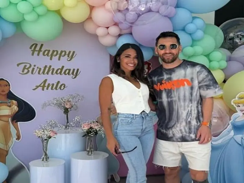 Messi comemora aniversário da esposa com festa temática da Disney