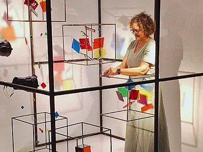 Hotel Jequitimar recebe exposição de Cintia Abravanel