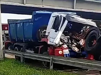 Caminhoneiro morre ao ficar preso as ferragens por conta de acidente