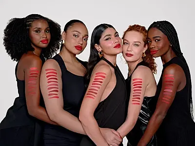 Vermelho da Vitória: Avon Amplia Power Stay e sela a liderança em Maquiagem