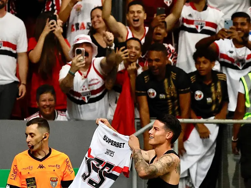 São Paulo vence com brilho de James na reestreia e golaço de Ferreira