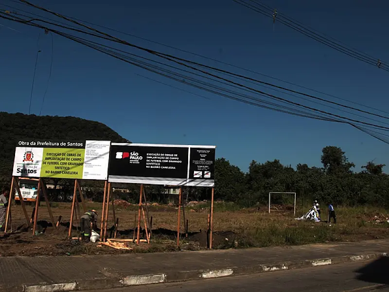 Campo de futebol com dimensões oficiais é construído na Caneleira, em Santos