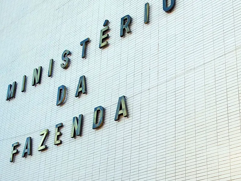 Fazenda reduz previsão oficial de crescimento do PIB para 1,61%