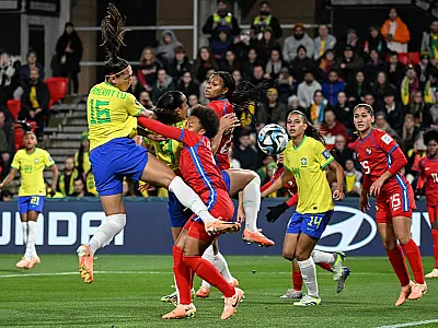 Com pão de queijo, torcedores se reúnem para assistir jogo do Brasil